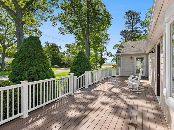 2360 Marlene Ln, Mattituck, NY 11952