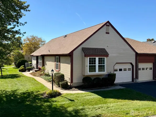 10 Betsy Ross Dr #B, Monroe Township, NJ 08831