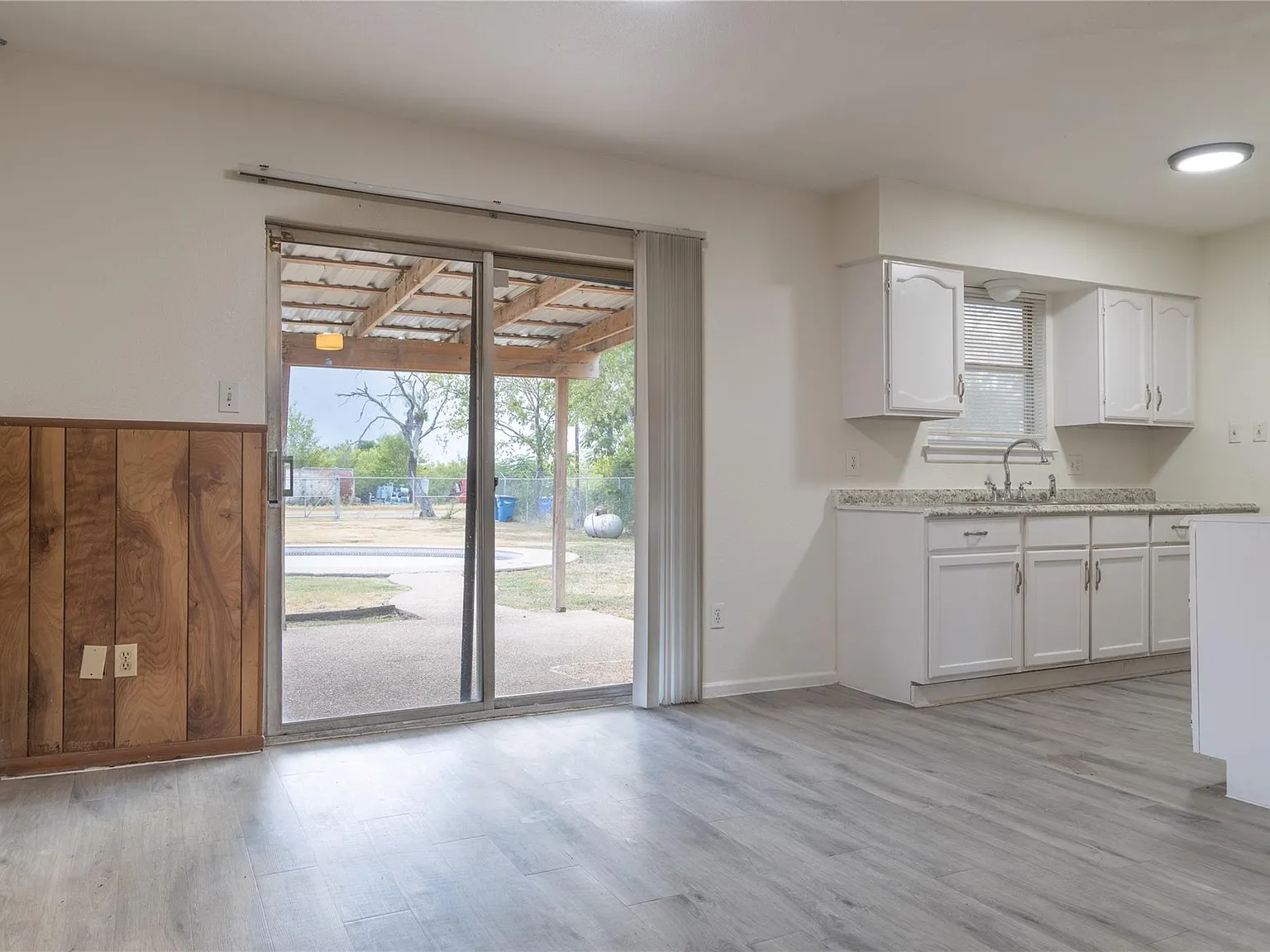 3 bed, 2.0 bath, 1613 sqft, $2,350 — Photo 4