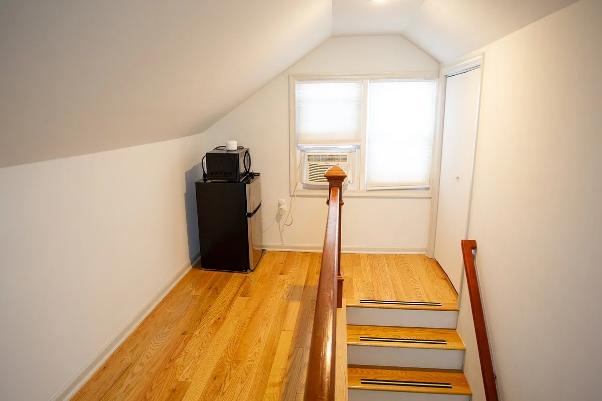 1 bed, 1700 sqft, $950 — Photo 2