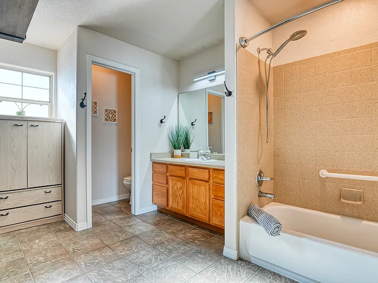 804 Columbine Ave — Photo 6