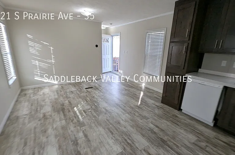 2221 S Prairie Ave #35 — Photo 8