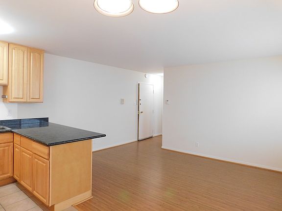 3rd image of 34 Belcher St APT 2