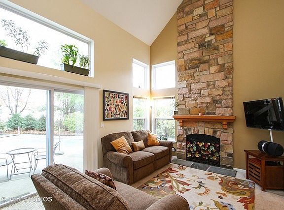 2nd image of 222 Lenox Ct