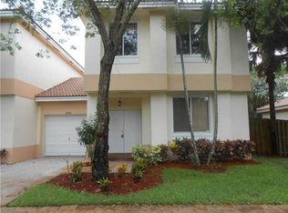 6590 Hidden Cove Dr, Davie, FL 33314