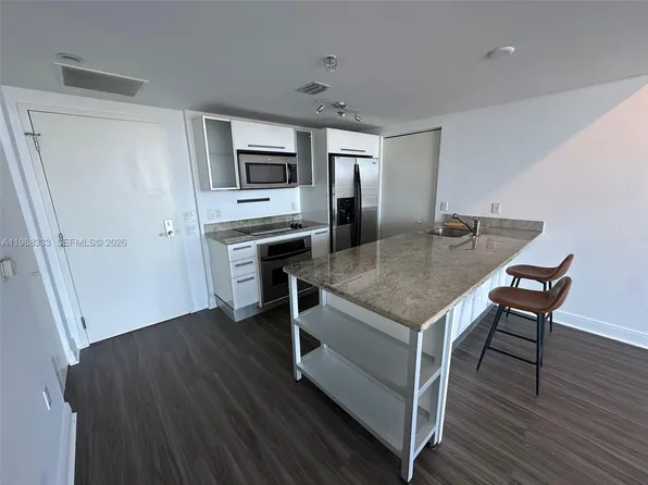 185 SW 7th St, Miami, FL