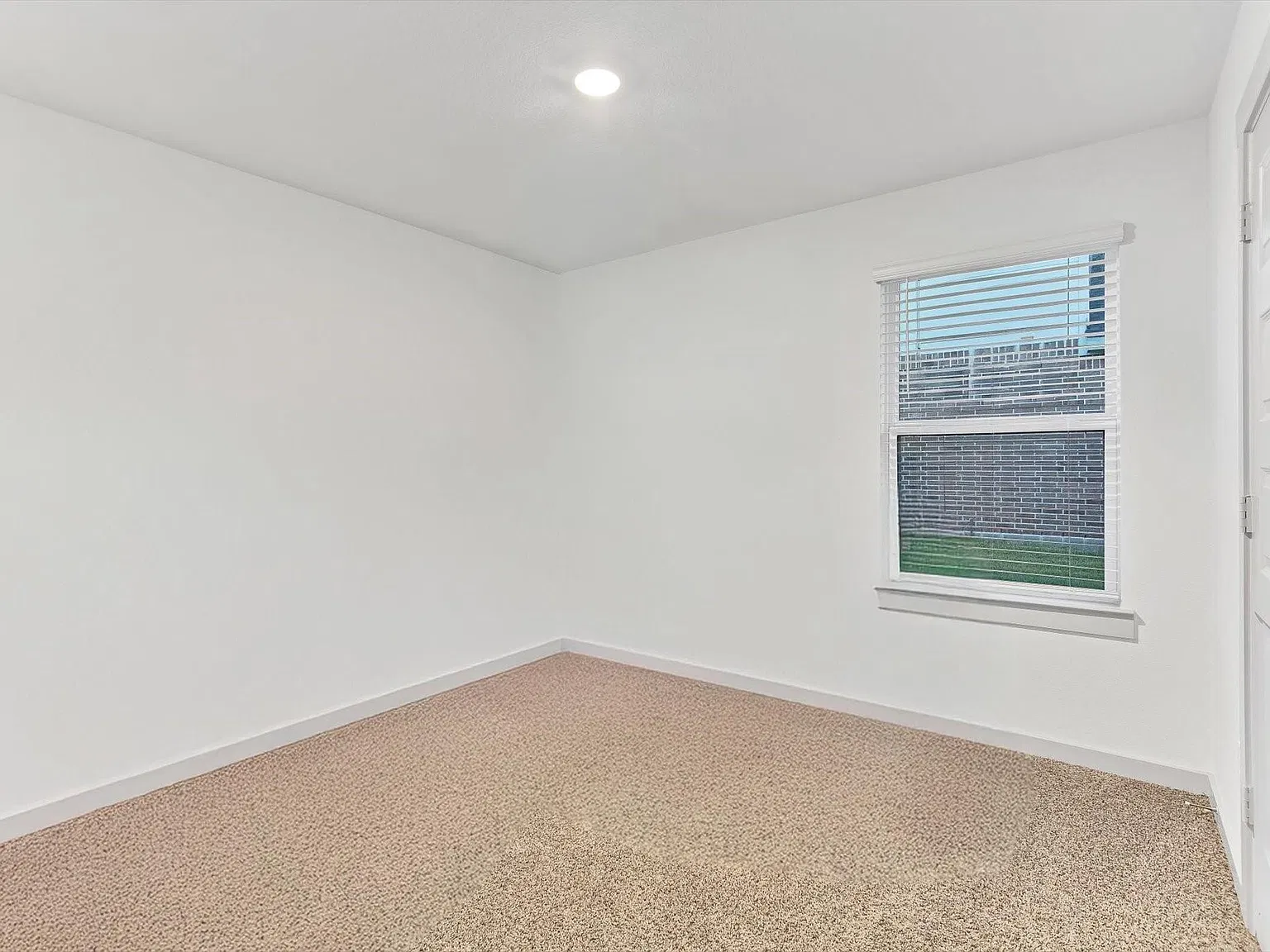 4 bed, 2.5 bath, 1909 sqft, $2,500 — Photo 4