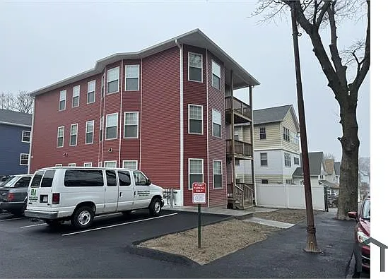 55 Windsor St — Photo 8