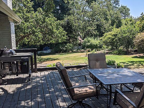 Patio off kitchen/dining