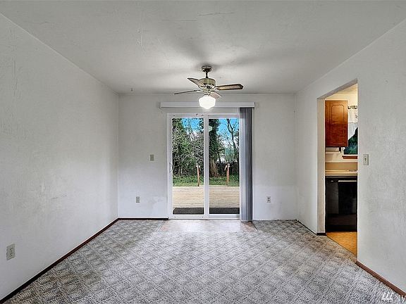 4th image of 4230 Hornet Dr NE