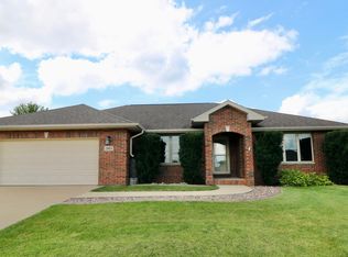 2463 Amber Ridge Dr, Dubuque, IA 52002