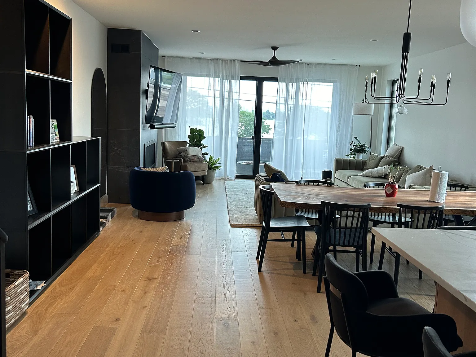 5 bed, 5000 sqft, $1,240 — Photo 4
