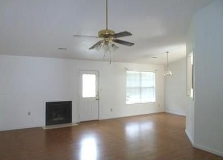 5th image of 5528 Elaine Ln