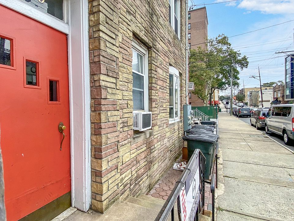1st image of 139 70th St APT 3