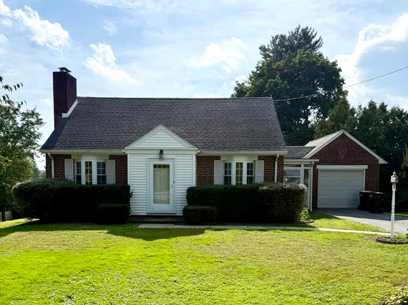 524 Garden Hill Ln, Lancaster, PA 17603