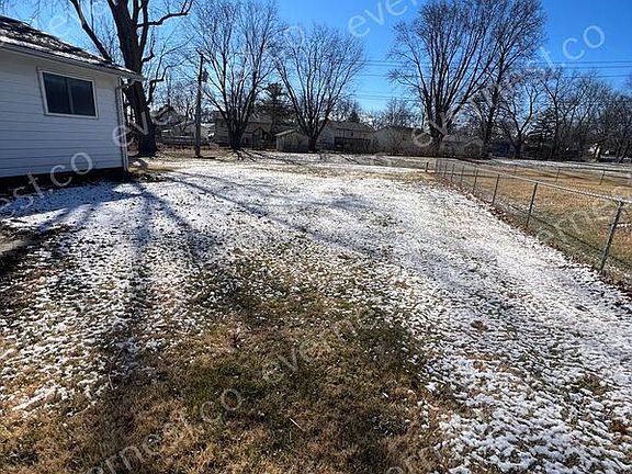 2nd image of 1371 Sherwood Forest Dr