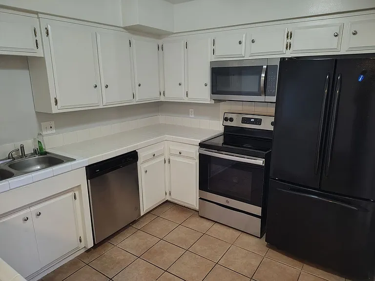 5101 Hunter Ave #7 — Photo 6