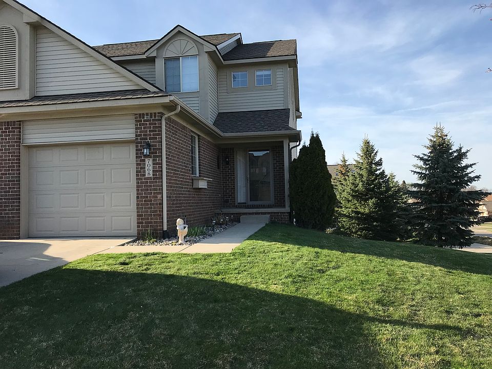7068 Magnolia - corner lot