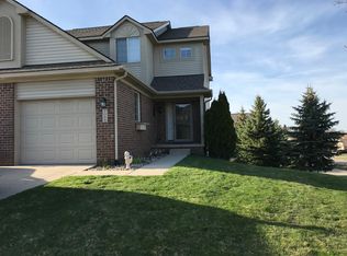7068 Magnolia Ln #1, Waterford, MI 48327