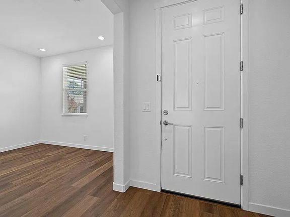 3rd image of 556 Spyglass Cir