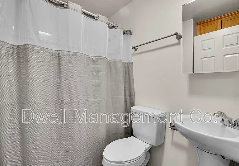 9105 Rosedale Dr — Photo 16