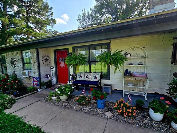 3rd image of 887 Leary Rd