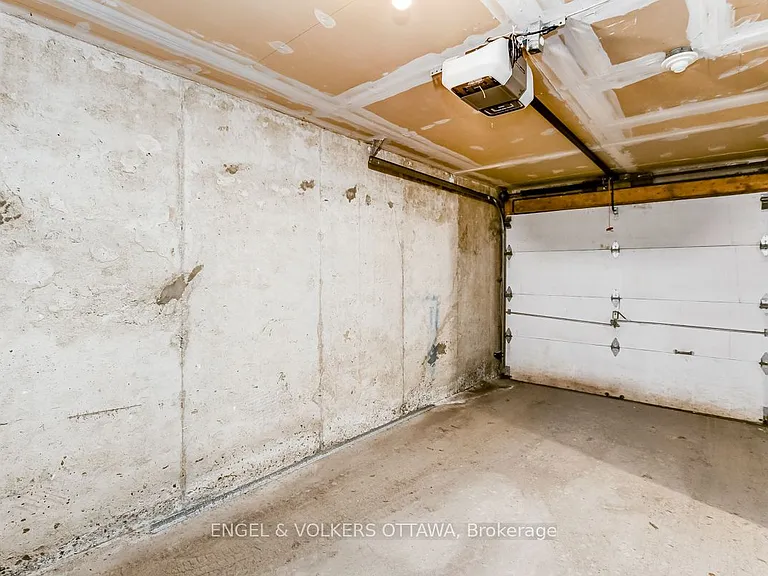 158 Rochester St W — Photo 27