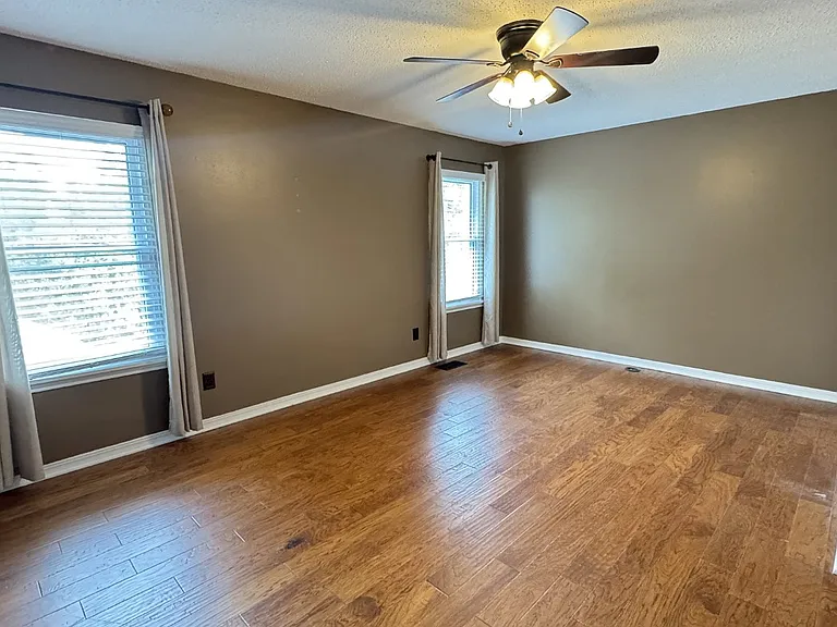 114 Westchase Dr — Photo 14