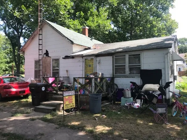 207 N Vine St, New Holland, IL 62671