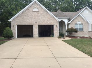 912 Locksley Manor Dr, Lake Saint Louis, MO 63367