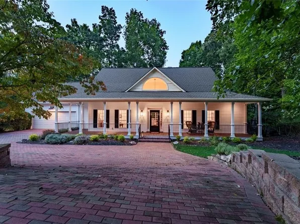 3465 Point View Cir, Gainesville, GA 30506