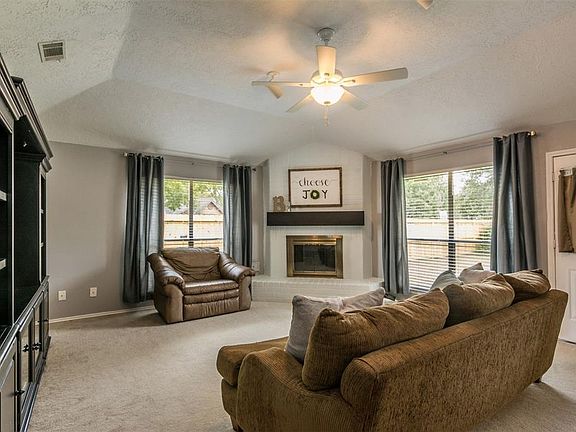 4th image of 1605 Wildwood Dr