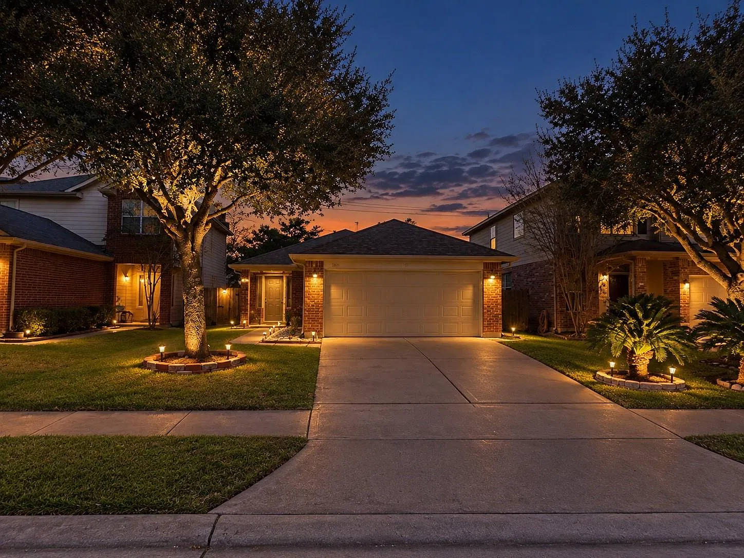 3 bed, 2.0 bath, 1355 sqft, $2,200 — Photo 2