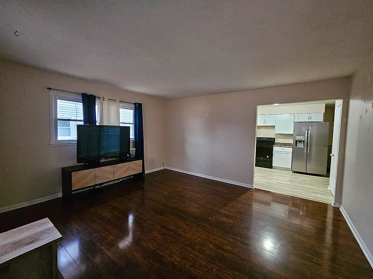 2037-2039 S Delaware Ave — Photo 3