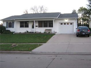 5833 Eastview Ave SW, Cedar Rapids, IA 52404