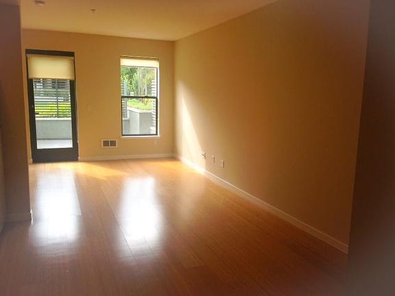 3rd image of 660 King St Unit 312