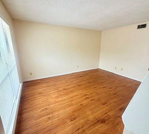 3rd image of 3009 Whisper Oaks Ln APT F