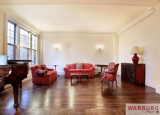 Sold by Warburg | media 18