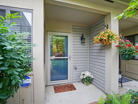 3rd image of 5627 Dickens Dr