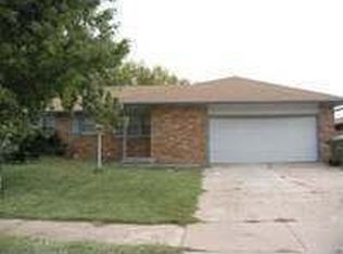 2069 Roach St, Salina, KS 67401