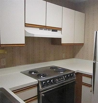 2nd image of 1600 Park Cir #1