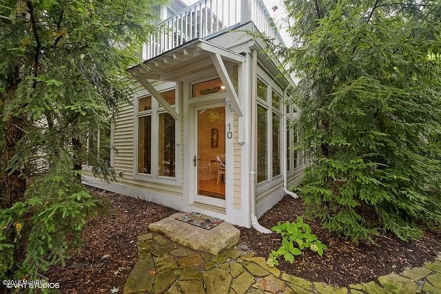 1st image of 16031 Greenwood Ave #10
