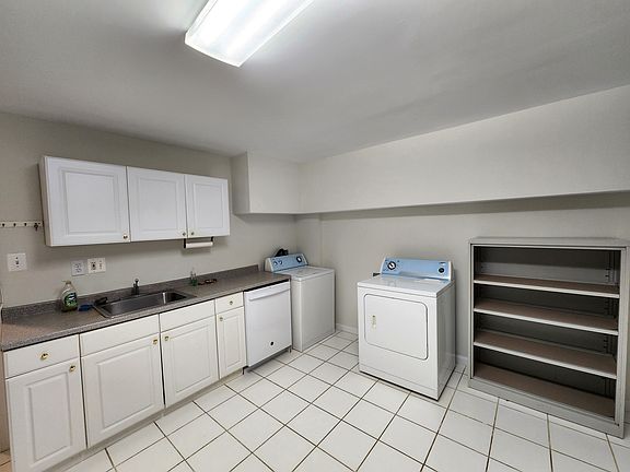 3rd image of 5965 Fairview Woods Dr