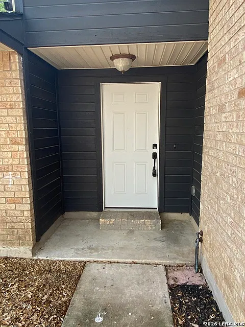 2 bed, 2.0 bath, 1168 sqft, $1,350 — Photo 2