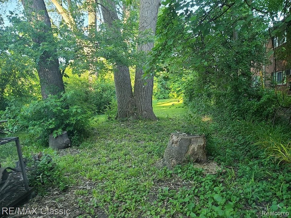 300 Baker St, photo 27