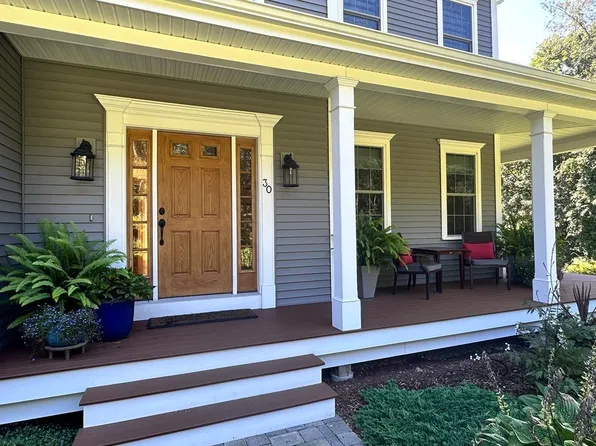 30 McClellan Rd, Sutton, MA 01590