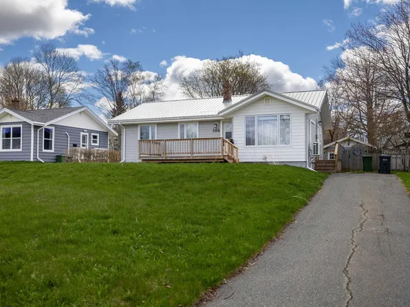 306 N Queen Elizabeth Dr, Charlottetown, PE C1A 3B5