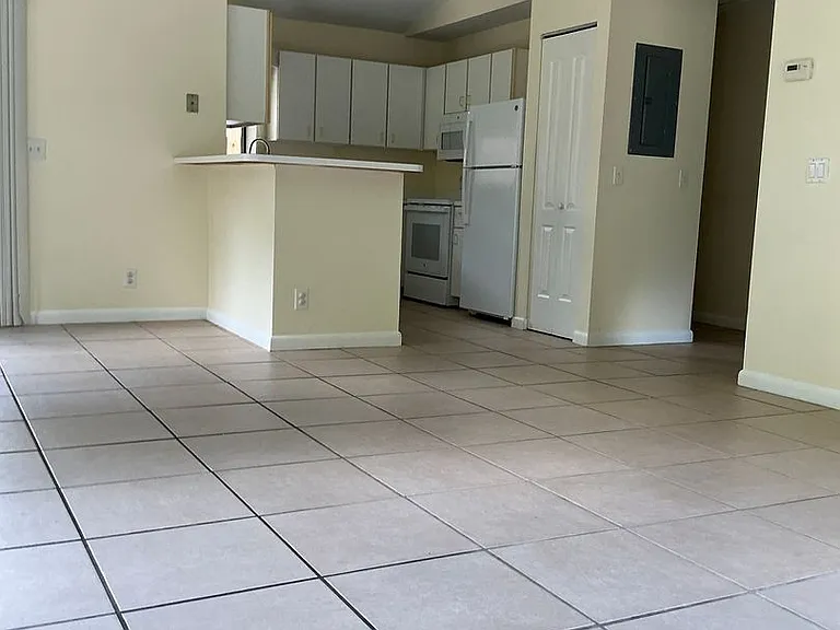 2820 Stoneway Ln — Photo 3