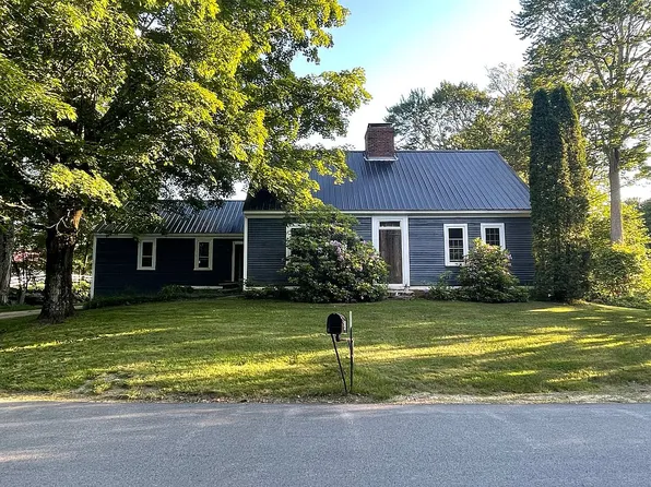 40 S Summer St, Nottingham, NH 03290