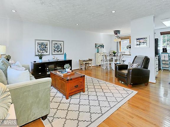 4th image of 9813 Brightlea Dr